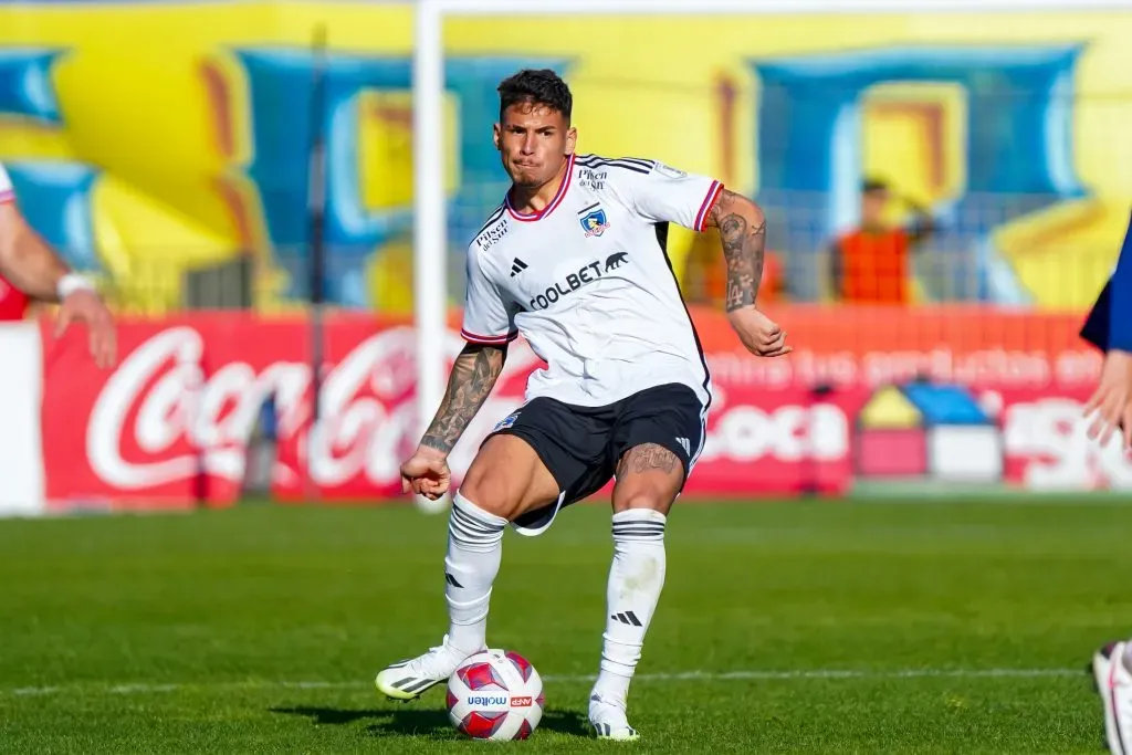 Alan Saldivia en acción durante el Everton vs. Colo Colo en Viña del Mar. (Guille Salazar/RedGol).