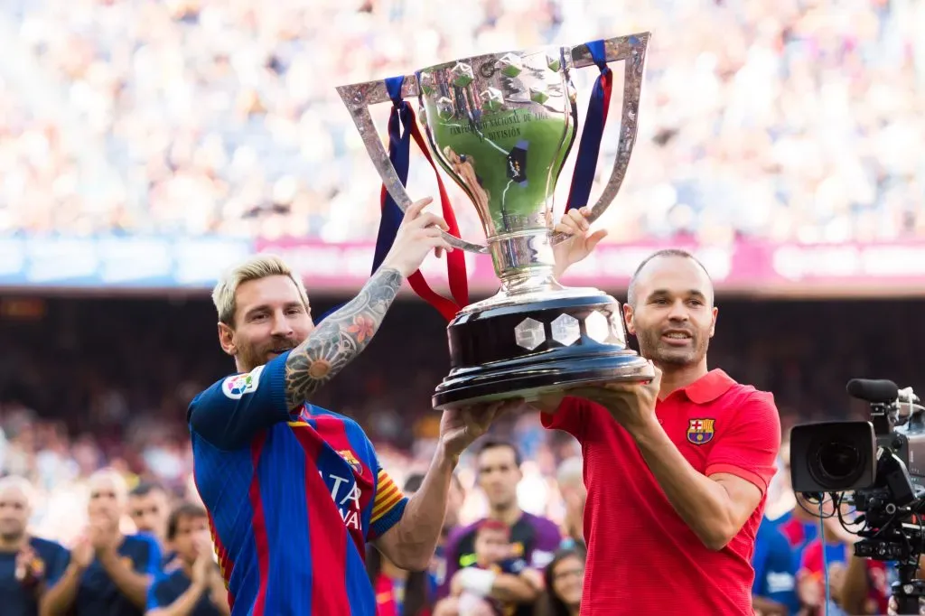 Messi e Iniesta alzaron varios títulos juntos en el FC Barcelona, pero ahora siguen con caminos separados. | Foto: Getty