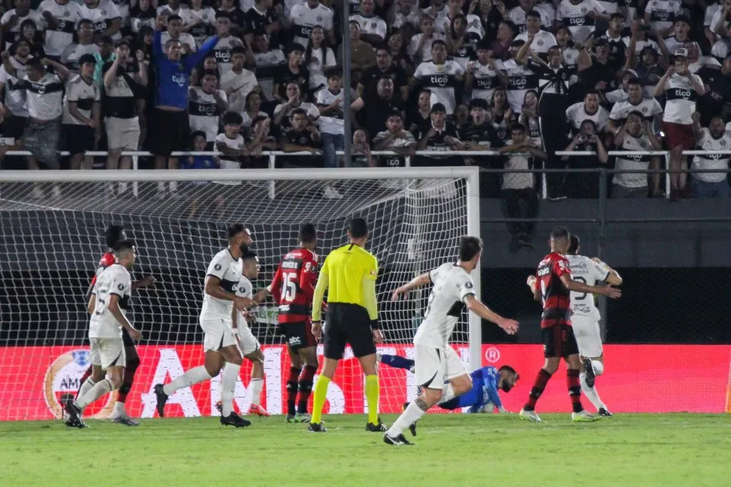Así fue el gol de Richard Ortiz para Olimpia ante Flamengo. (Christian Alvarenga/Getty Images)
