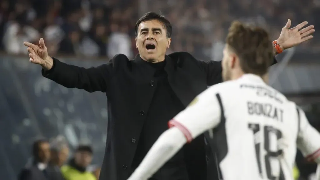 Quinteros espera ser el DT que más años consecutivos esté al mando de Colo Colo en el Siglo XXI. Foto: Photosport.
