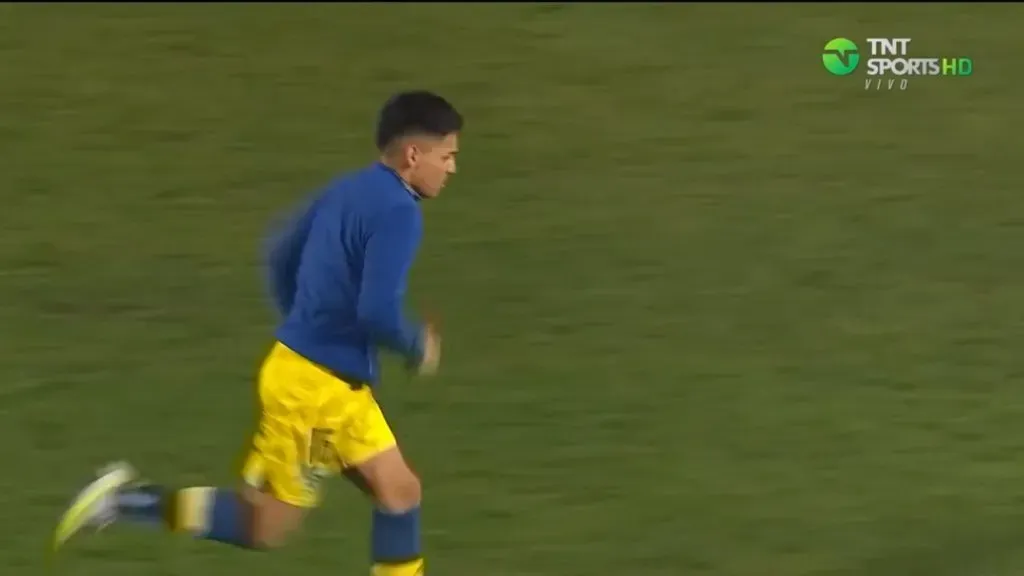 Otra imagen de Joan Cruz y el trabajo que realizó después de la caída de Everton ante la UC por penales. (Captura TNT Sports).