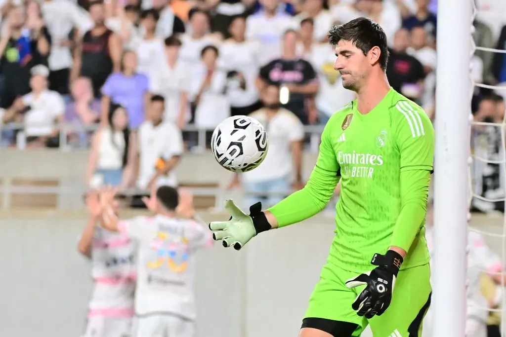 Real Madrid verá en estos días si sale al mercado a buscar un reemplazante para Thibaut Courtois. | Foto: Getty Images.