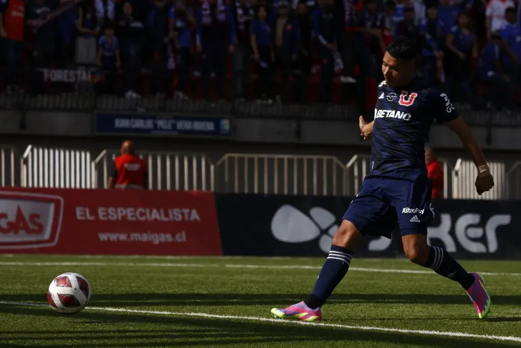 Cristián Palacios no lo pasa bien en la U y avisó que quiere salir si sigue Pellegrino. Foto: Photosport.