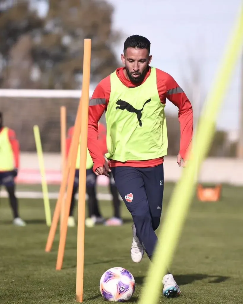 Mauricio Isla entrenando con Independiente (@Independiente)