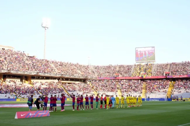 Los asientos vacíos fueron una constante en el debut oficial del FC Barcelona en el Estadio Olímpico Montjuic. | Foto: Getty Images.