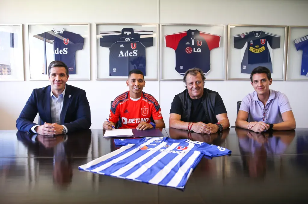 De izquierda a derecha: Michael Clark, Cristian Palacios, Washington Castro y Luis Roggiero. (Foto: Twitter Universidad de Chile).