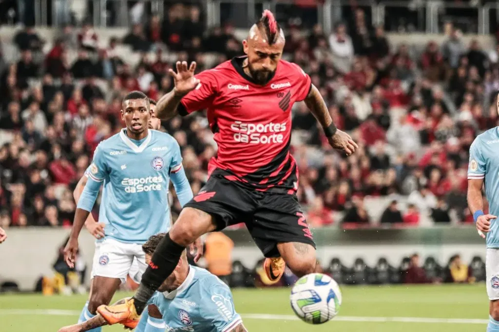 Arturo Vidal estará en Athletico Paranaense hasta diciembre de este año. De ahí en más puede negociar como jugador libre. | Foto: Getty Images.