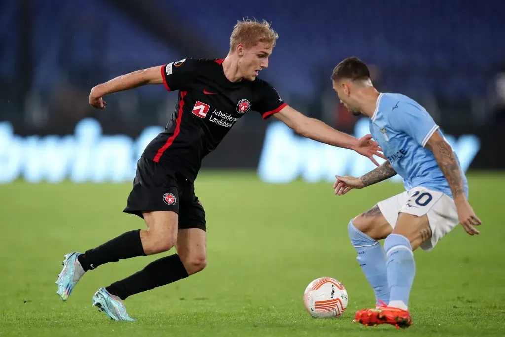 Gustav Isaksen cautivó a la SS Lazio cuando enfrentó a aquel club con el FC Midtjylland de Dinamarca, que pronto será nuevo club de Darío Osorio. (Paolo Bruno/Getty Images).