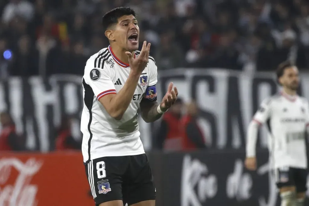 Esteban Pavez se metió en un terreno que no gustó mucho en Colo Colo. (Jonnathan Oyarzún/Photosport).