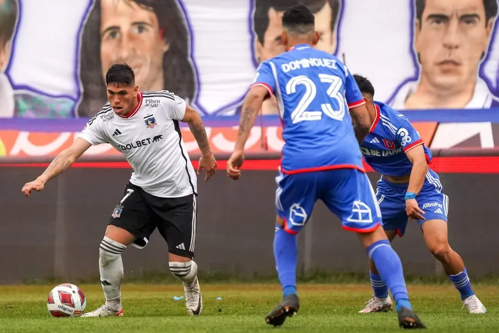 Carlos Palacios encara a Nery Domínguez. (Guille Salazar/RedGol).