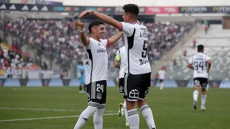 Damián Pizarro y Jordhy Thompson protagonizaron una terrible indisciplina en Colo Colo. Foto: Photosport.