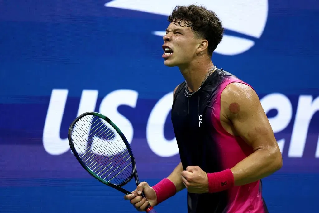 Shelton es la octava mejor raqueta de Estados Unidos en el ranking ATP, y eliminó a Tiafoe, el segundo mejor estadounidense en el escalafón mundial, en cuartos de final. Ahora jugará semifinales ante Djokovic. | Foto: Getty