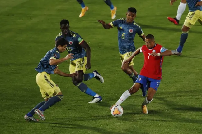 La selección chilena igualó 2-2 ante Colombia en su último partido jugado en suelo nacional por las Eliminatorias. | Foto: Getty Images.
