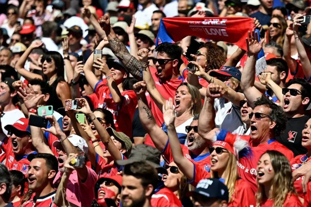 La hinchada chilena en Toulouse emocionada con el debut en el Mundial