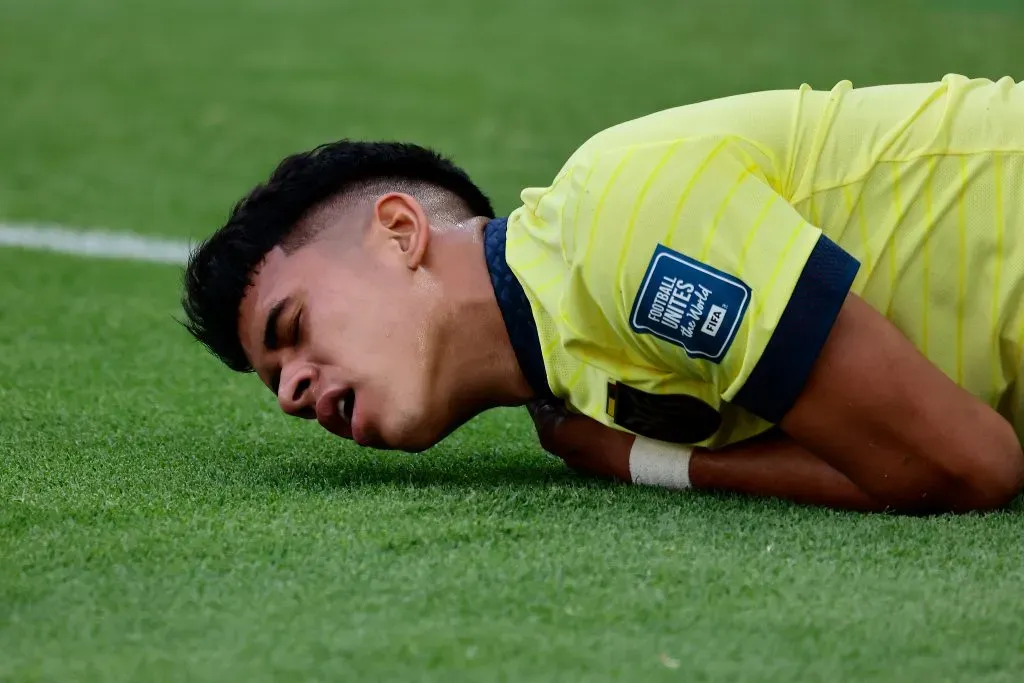 Kendry Páez en el césped del estadio Rodrigo Paz Delgado. Dio una asistencia en la victoria de Ecuador frente a Uruguay. (Franklin Jacome/Getty Images)