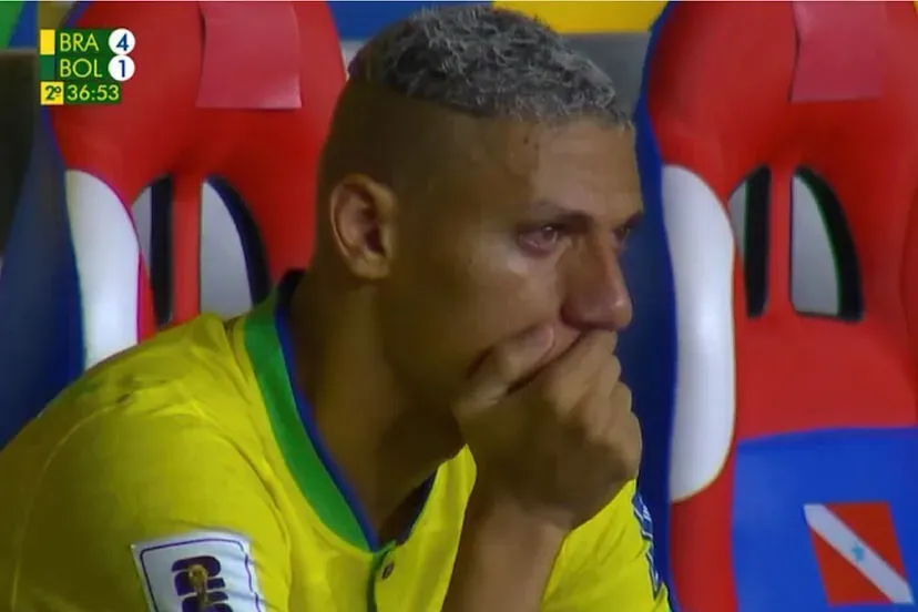 Richarlison salió llorando de la cancha en el partido entre Brasil y Perú.