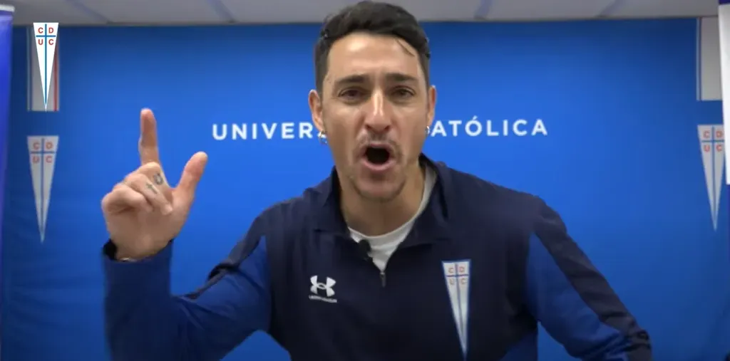 Fernando Zampedri se disfrazó de huaso, aunque con la tenida de la UC. ¡Uyuuuuuuuuuui!