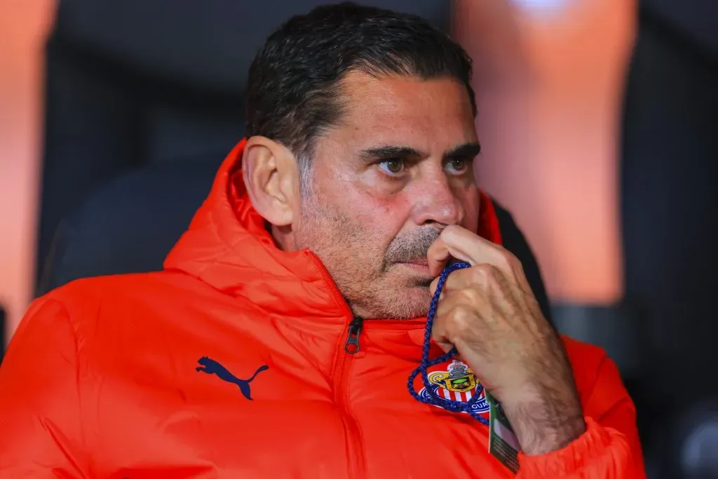 Fernando Hierro sabe que el momento de las Chivas no es el mejor. (Agustín Cuevas/Getty Images).