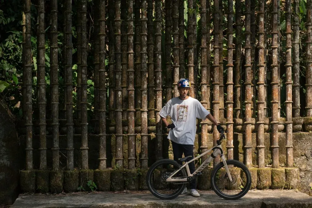 Tomomi Nishikubo durante la granación de Surreal Snapshots en San Luis Potosí, Mexico. Foto: Marcos Ferro / Red Bull Content Pool.
