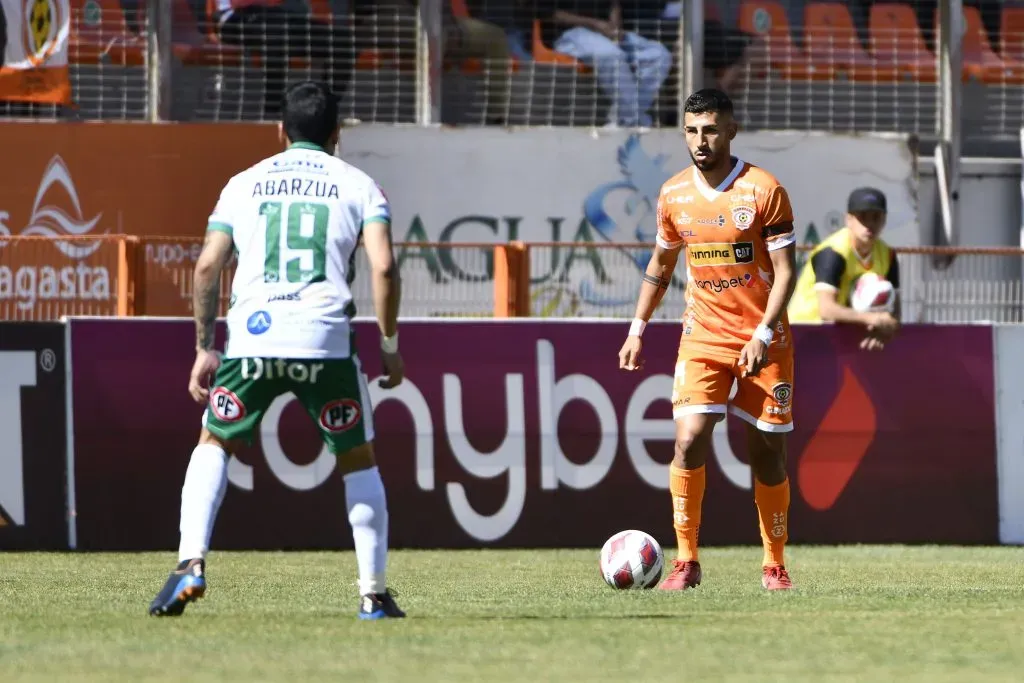 Jorge Araya en el partido frente a Deportes Puerto Montt. Jugó apenas el primer tiempo. (Pedro Tapia/Photosport).