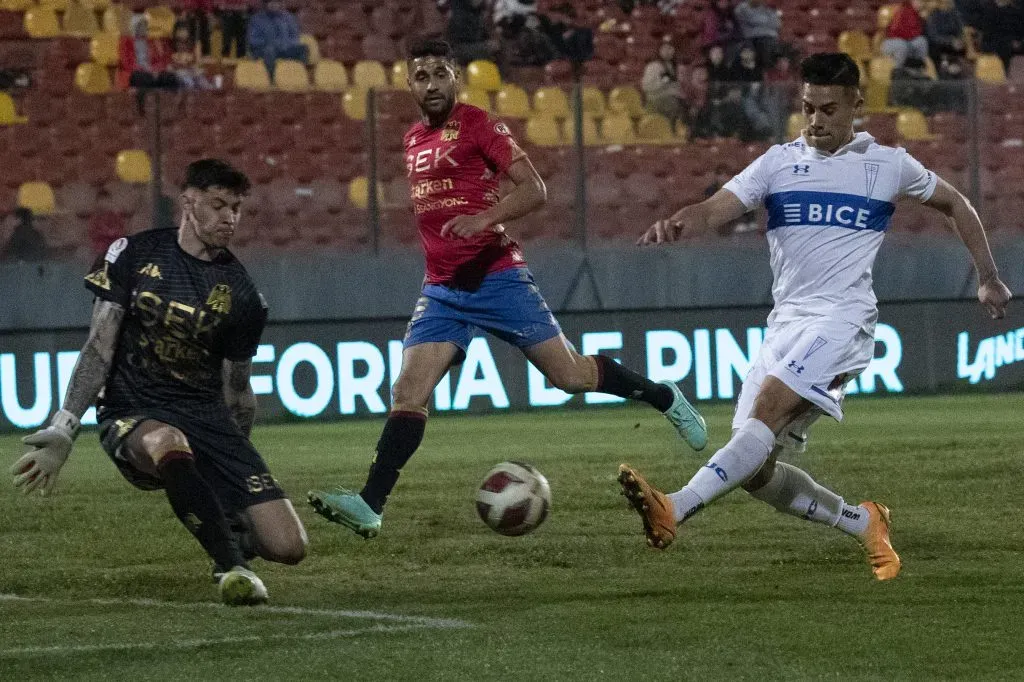 Alonso Montecinos atajó en el partido que Universidad Católica igualó 2-2 ante Unión Española en el estadio Santa Laura. Recibió un gol de Zampedri y otro de Aravena. (Marcelo Hernández/Photosport).