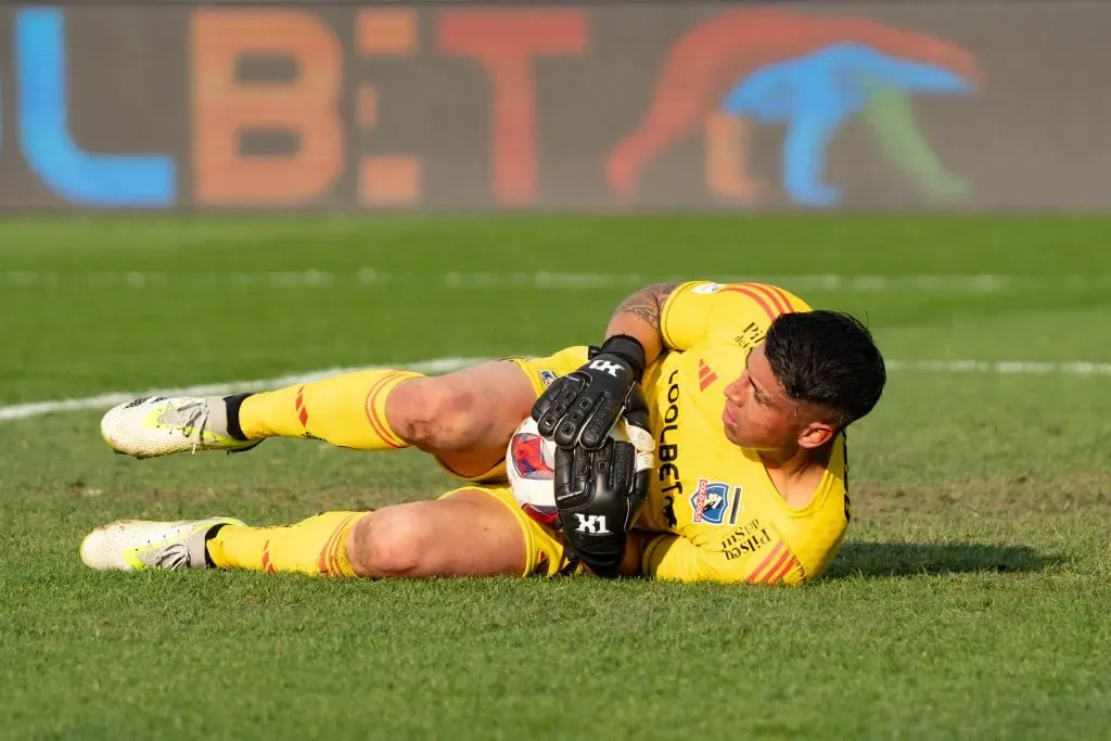 Brayan Cortés debió jugar el pasado sábado con indumentaria negra en Colo Colo. | Foto: Guillermo Salazar.