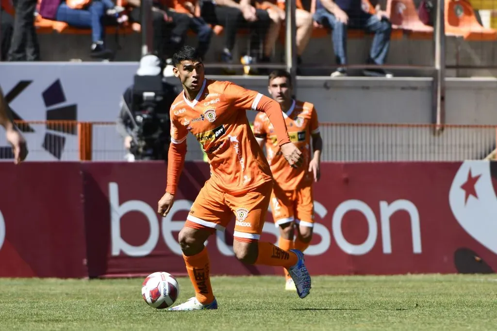 David Escalante en acción por Cobreloa durante el Campeonato Ascenso 2023. (Pedro Tapia/Photosport).