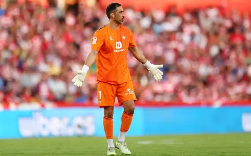 Claudio Bravo fue titular y jugó un partidazo para salvar al Betis de la derrota. Foto: Getty Images.
