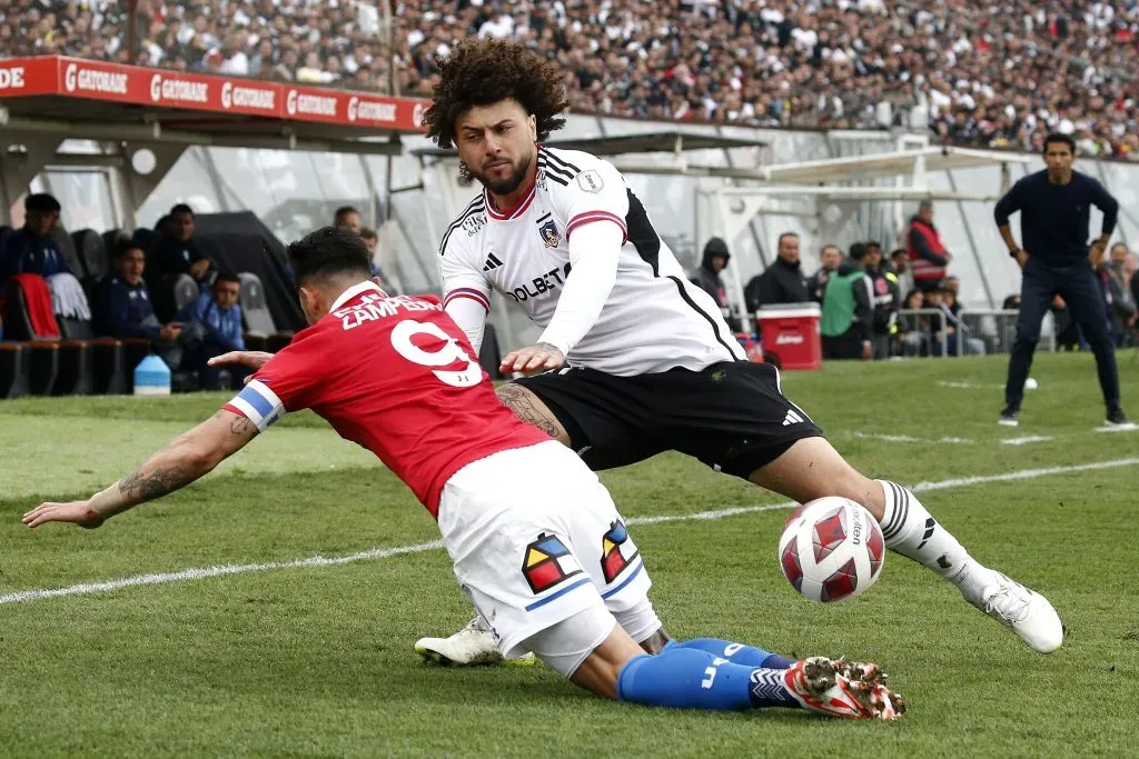 Maximiliano Falcón anuló a Fernando Zampedri en su duelo personal en esta victoria de Colo Colo. | Foto: Photosport.