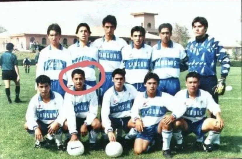 En esta imagen se puede ver a Felipe González, cuando fue parte de las inferiores de Universidad Católica.