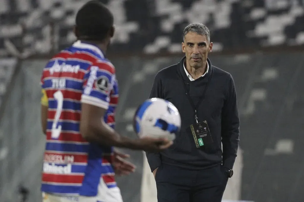 Juan Pablo Vojvoda en el triunfo de Fortaleza ante Colo Colo que les permitió pasar a octavos de final de la Copa Libertadores 2022. (Dragomir Yankovic/Photosport).