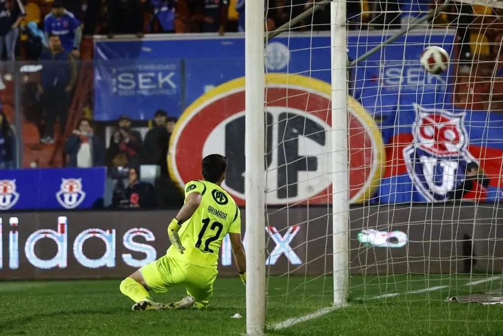 Así quedó Tomás Ahumada con el golazo de Leandro Fernández. No tuvo ninguna reacción posible. (Marcelo Hernández/Photosport).