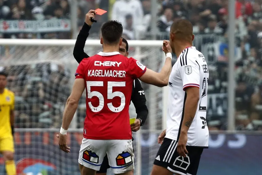 El momento de la expulsión de Felipe González a Gary Kagelmacher en la UC. (Javier Salvo/Photosport).