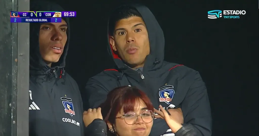 Carlos Palacios y Esteban Pavez en el túnel del Monumental. (Captura TNT Sports).
