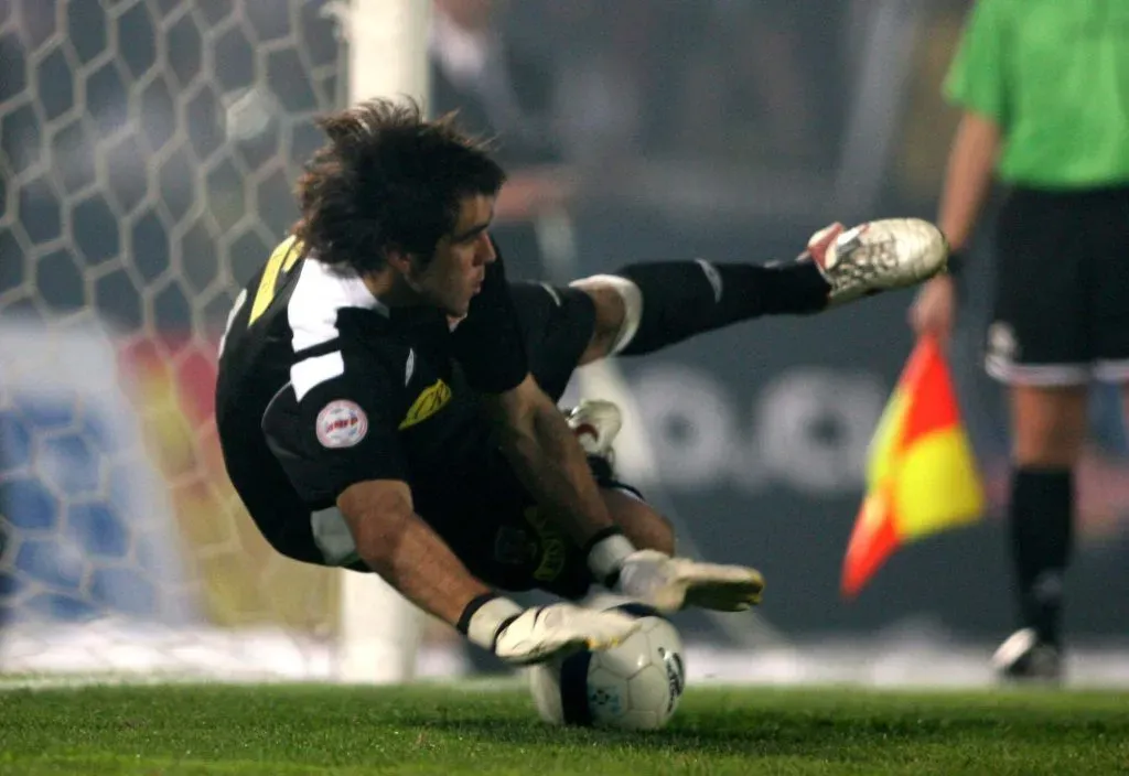 Correrá con ventaja Colo Colo ante un hipotético regreso de Claudio Bravo. | Foto: Photosport.