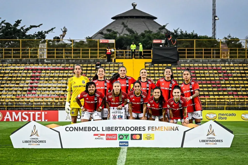 Las 11 guerreras albas que enfrentaron a Corinthians este viernes. | Foto: Conmebol