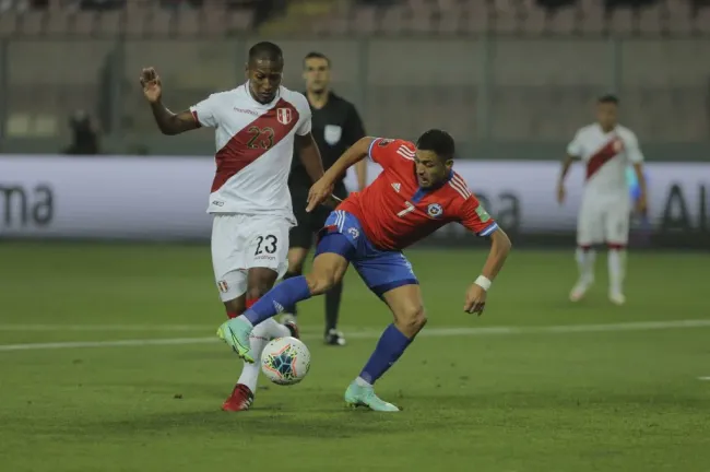 Alexis Sánchez suma tres goles contra Perú en partidos oficiales. | Foto: Photosport