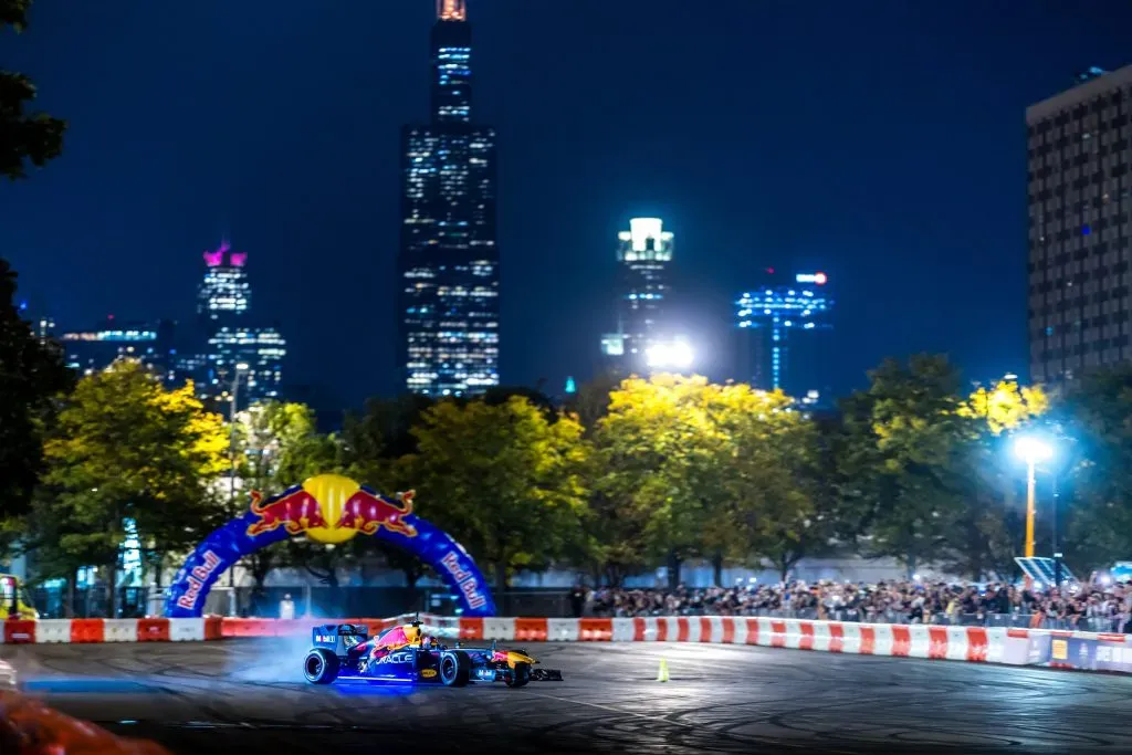 El show ha recorrido distintos rincones del mundo, como Chicago, en Estados Unidos, donde fue un recorrido nocturno. Foto: Red Bull Content Pool.