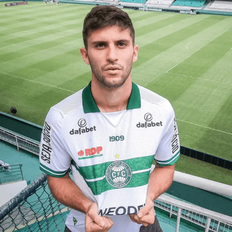 Benjamín Kuscevic en su llegada a Coritiba a principios de 2023.