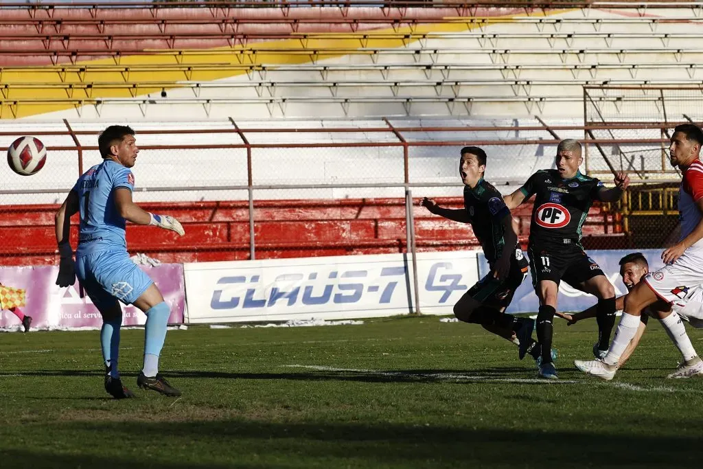 Con este gol, Puerto Montt se estaba salvando del descenso. Sin embargo, la alegría sólo duró segundos | Photosport