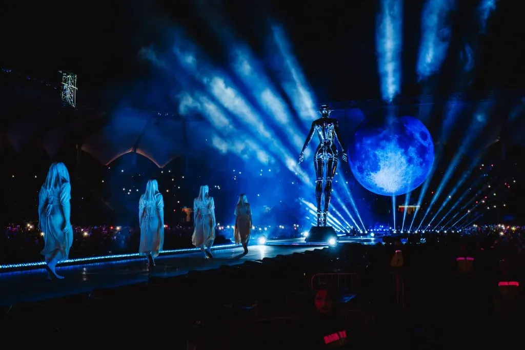 20 bailarinas acompañaron a Abel durante su show en el Bicentenario de La Florida. Foto: Guille Salazar (@guilleasalazar).