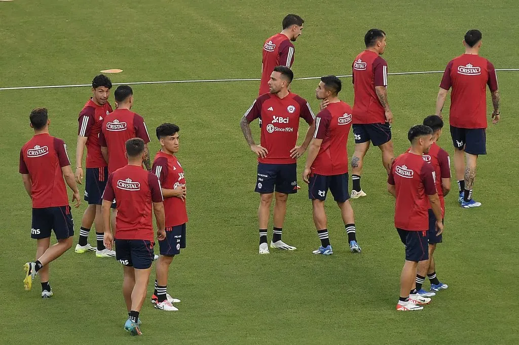 Loyola (segundo a la izquierda) es la apuesta de Berizzo | Photosport