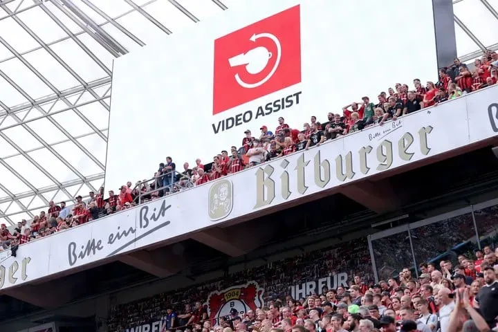 La Bundesliga busca mejorar la experiencia estadio de los hinchas.
