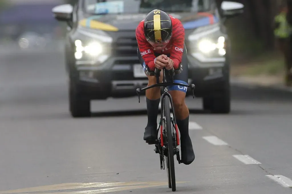 Villalón terminó en el tercer puesto en la carrera contrarreloj individual femenina de ciclismo. | Foto: Photosport / Santiago 2023