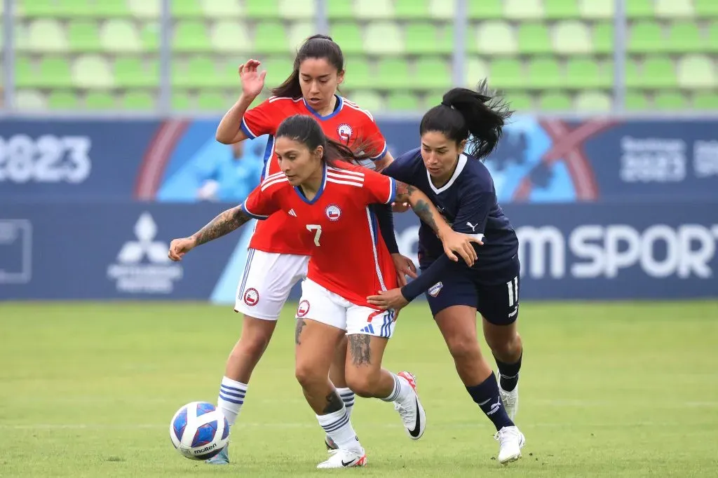 La Roja Femenina juega en Santiago 2023 con una camiseta especial. | Foto: Photosport