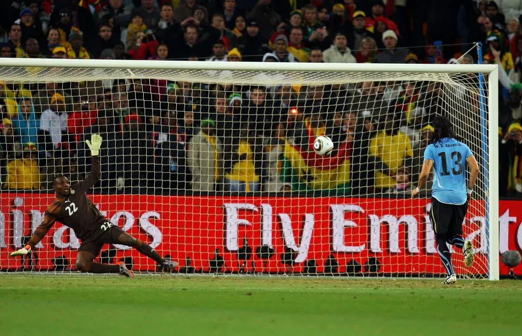 El momento del penal de Sebastián Abreu ante Ghana. ¡Qué definición de nervios de acero! (Cameron Spencer/Getty Images)