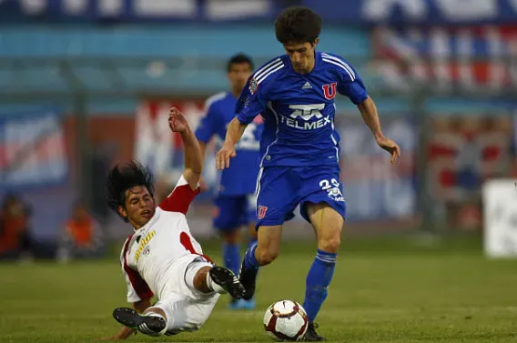 Álvaro Fernández en acción ante el Caracas por la Copa Libertadores 2010 en que la U fue semifinalista. (Getty Images).