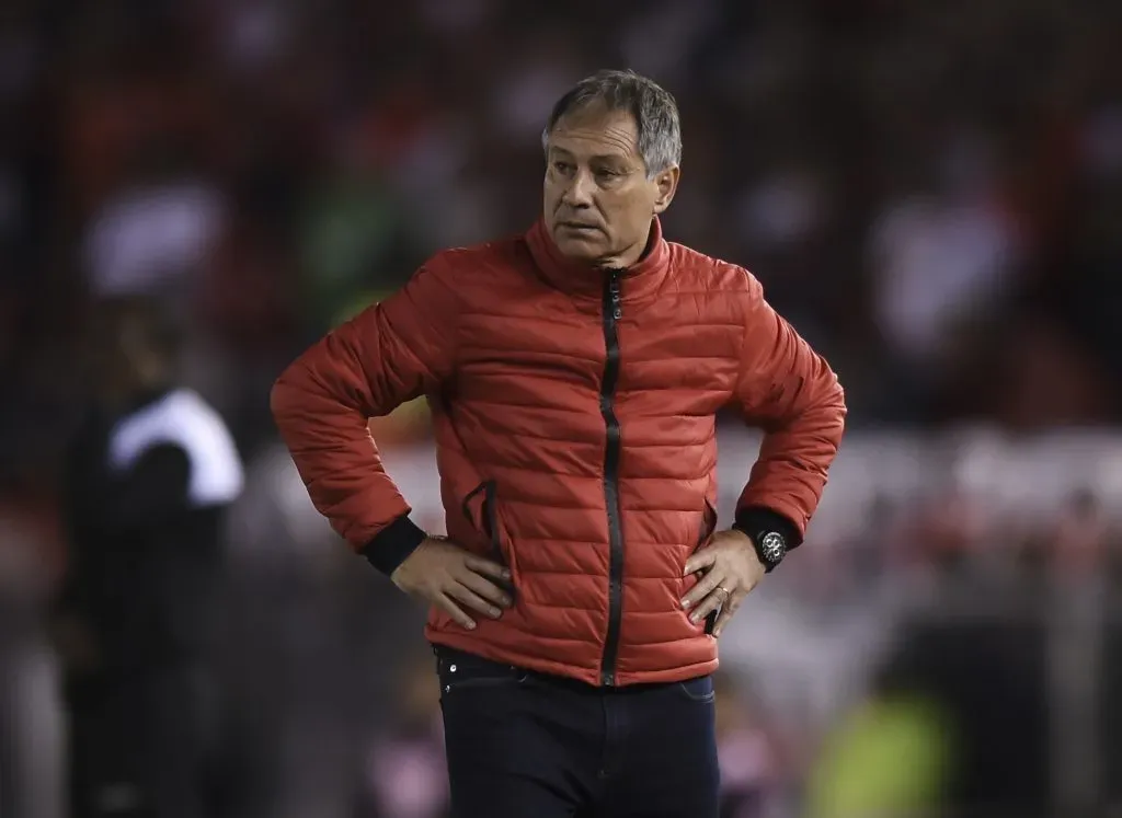 Ariel Holan explicó el porqué de su rechazo a la propuesta de Independiente. (Marcelo Endelli/Getty Images).