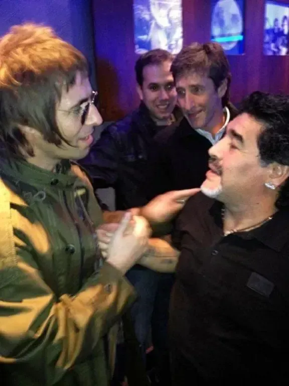 Los encuentros imborrables de Maradona con la banda.