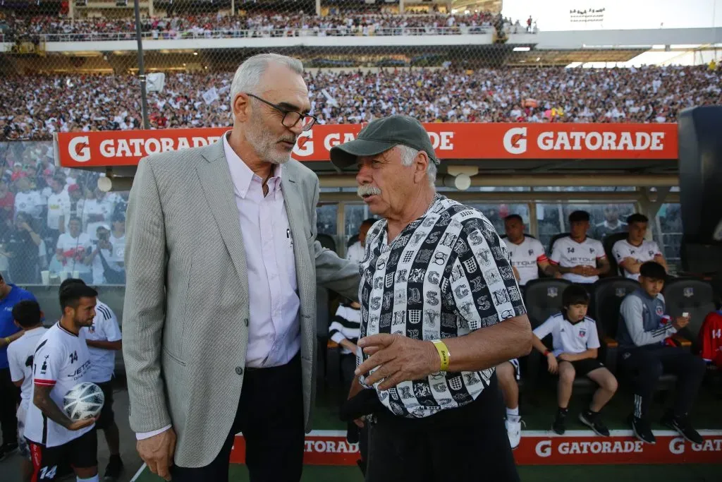 Ricardo Dabrowski junto a Carlos Caszely en la despedida de Matías Fernández. (Marcelo Hernández/Photosport).
